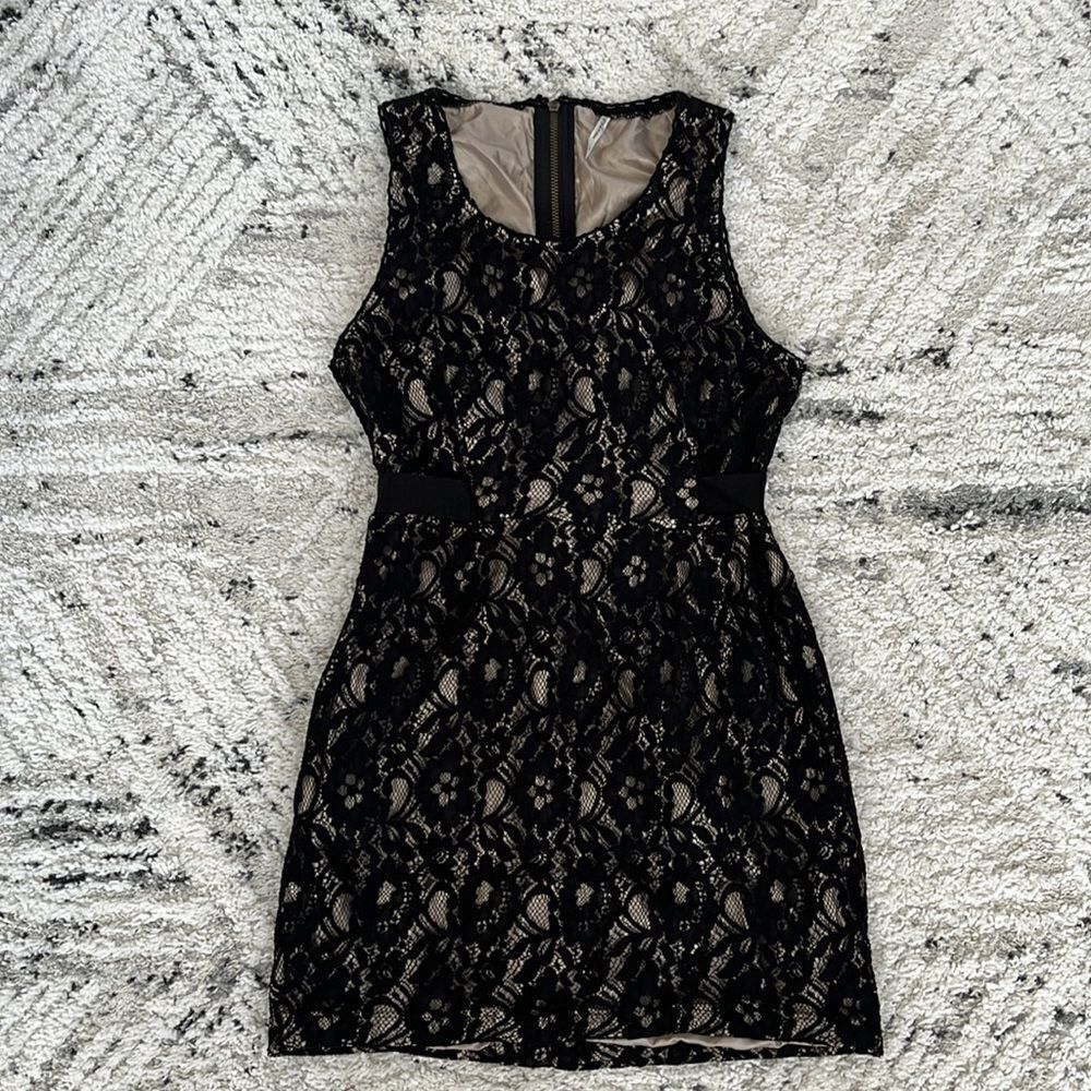 Pretty Black Lace Dress! 